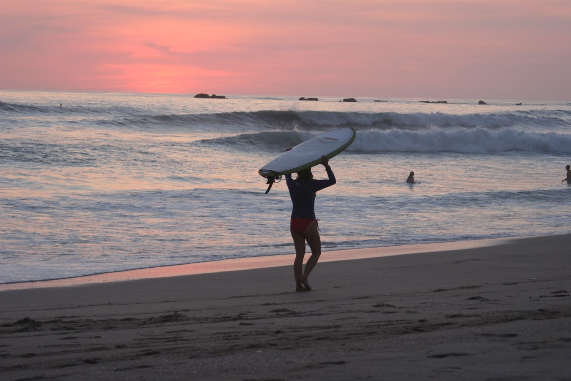 Plage Guiones surf coucher soleil